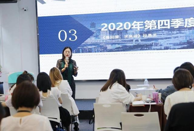 正在授课的段勇芝