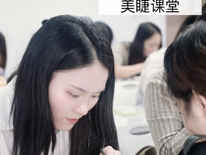 嫁接睫毛怎么选：单根、山茶花、漫画款的区别