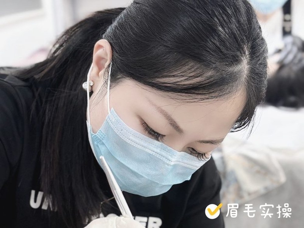 黑头怎么去：清洁、撕拉和刷酸哪种管用