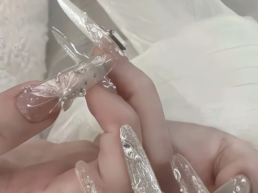 美甲彩绘入门：线条和花卉怎么画