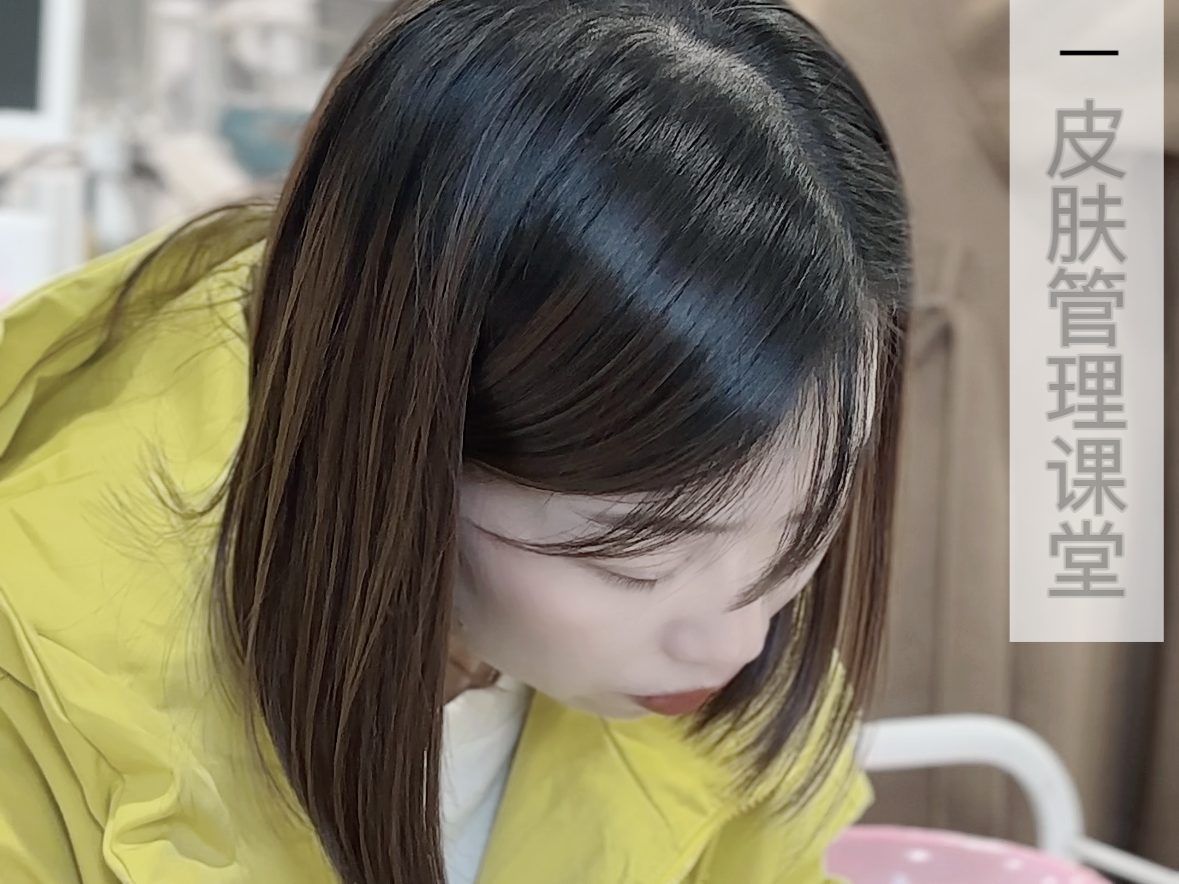 美容学员练习