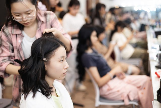 株洲化妆学校_长沙洛华艾芭面向株洲招生