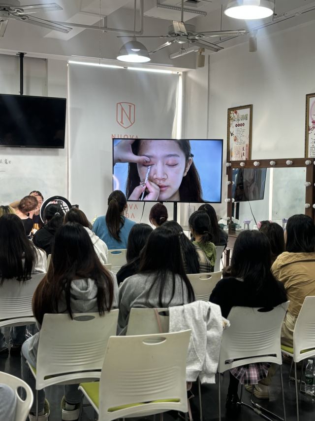 常德化妆学校_长沙洛华艾芭面向常德招生