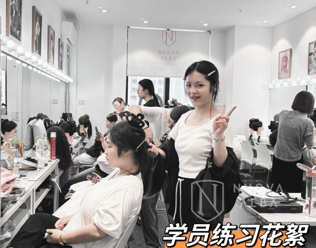 益阳化妆学校_长沙洛华艾芭面向益阳招生