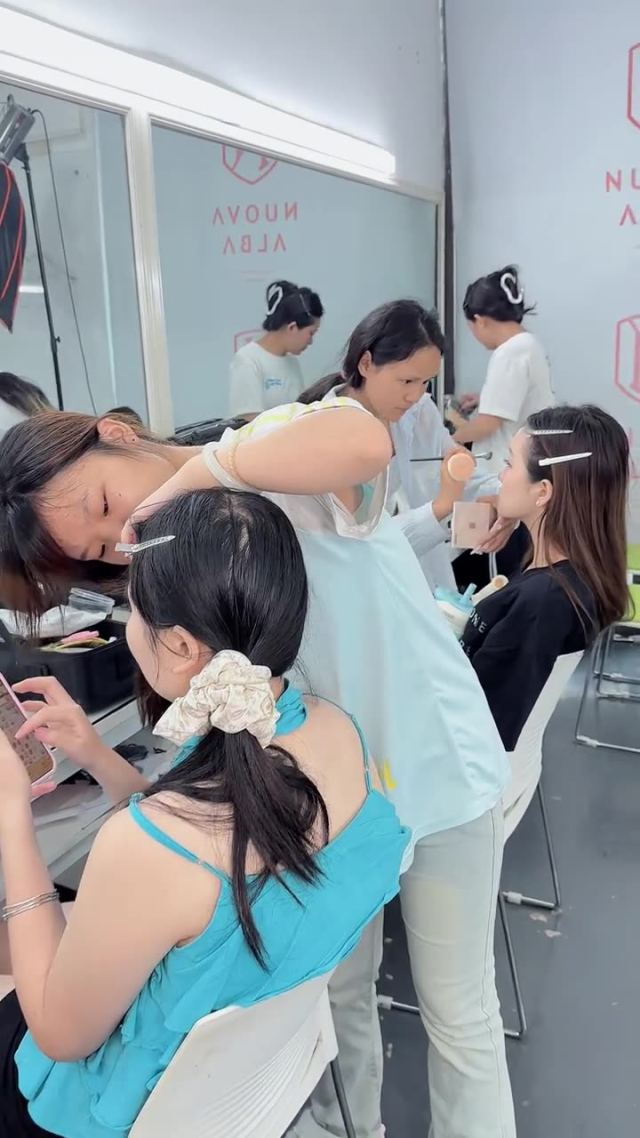 化妆课堂 · 腮红底妆演示