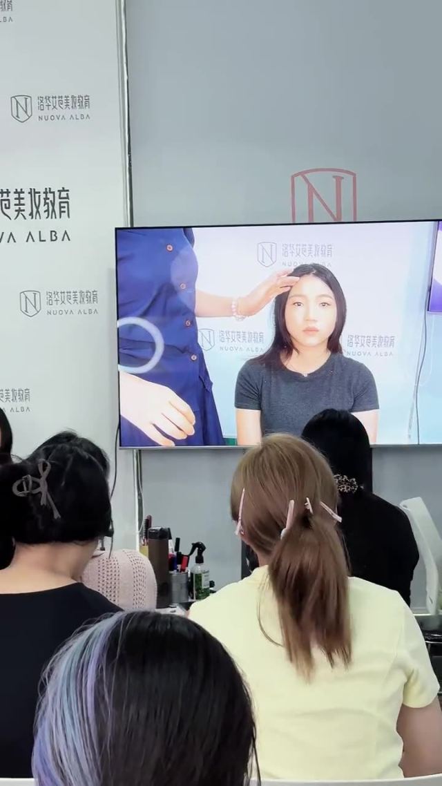 化妆学员 · 独立实操