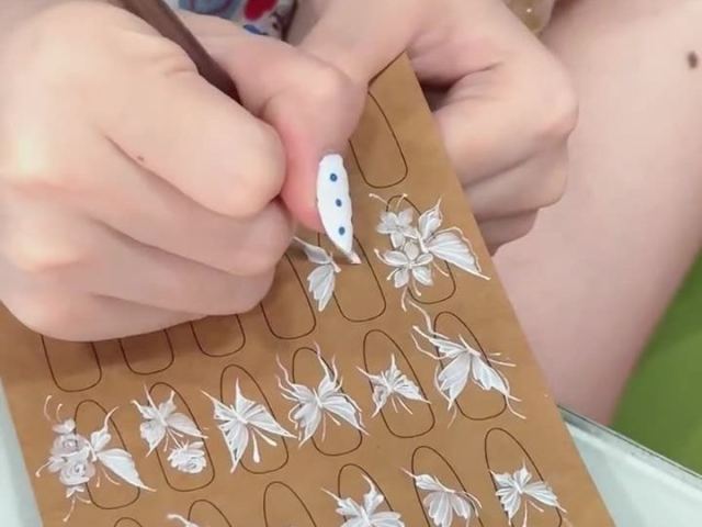 学美甲美睫纹绣怎么选？三个方向投入与周期对比