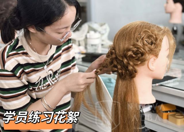 化妆课堂实拍 · 学员练习