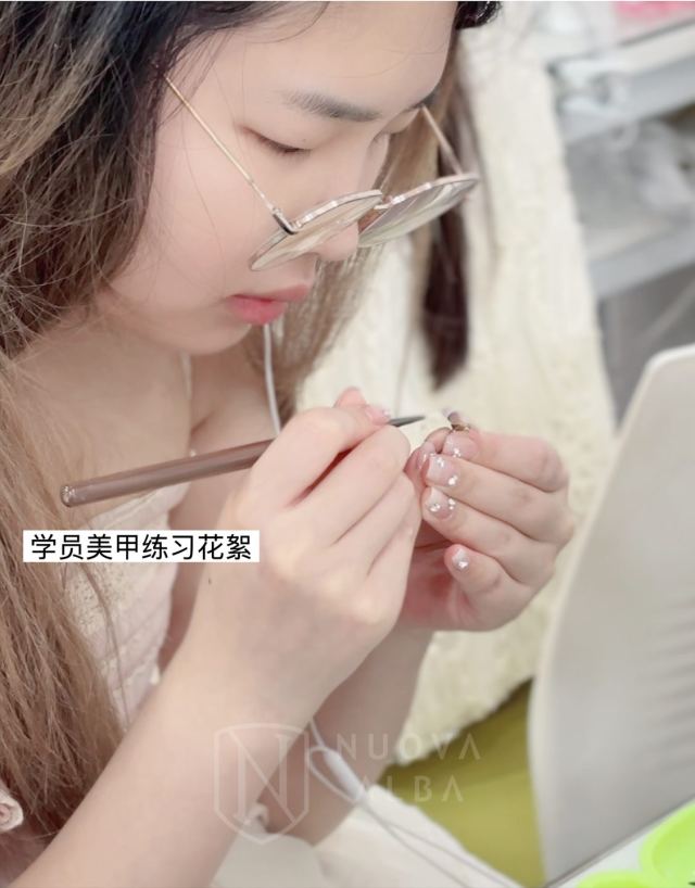 美甲课堂实拍 · 练习