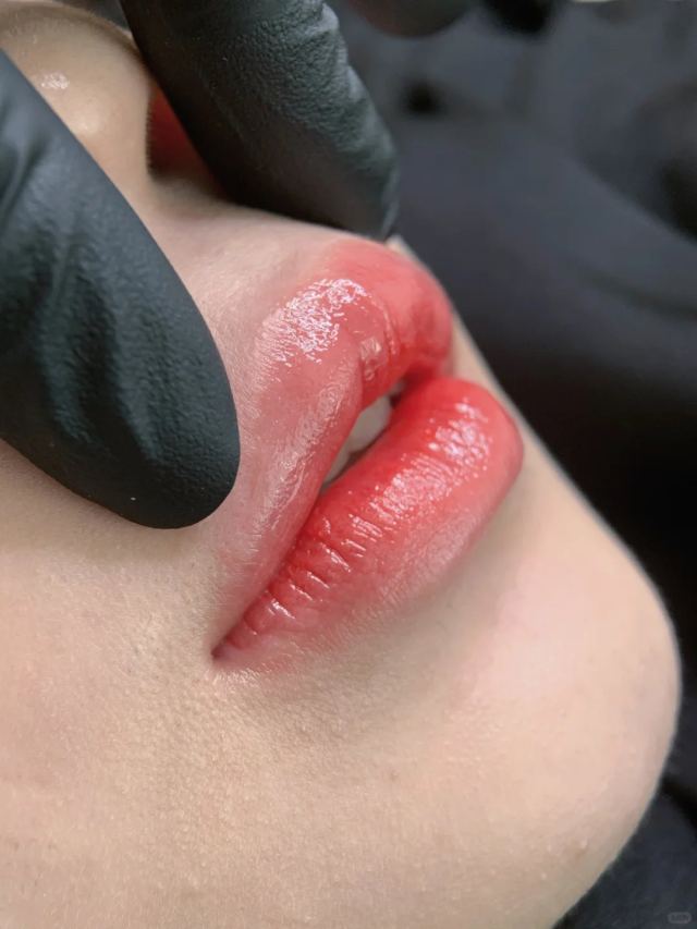 纹绣唇部定妆作品 · 空心唇