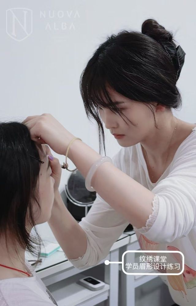 纹绣定妆作品 · 丝雾眉