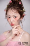 <b>女生初中毕业学什么?长沙化妆培训学校</b>