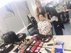 <b>学化妆需要多长时间  </b>