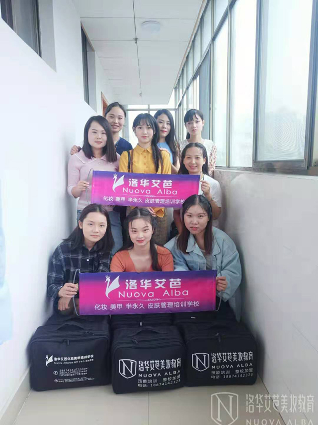 洛华艾芭美妆教育集团携手#湖南省结核病（胸科）医院#迎庆活动表演打造妆容！