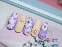 <b>怎么在长沙选择一家专业的美甲培训学</b>